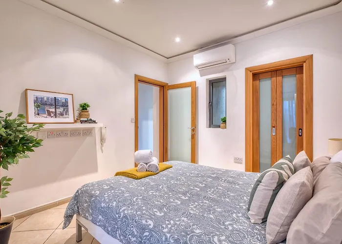 شقة Seafront In Picturesque Spinola Bay سانت جوليان