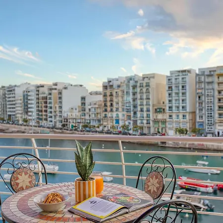 Seafront In Picturesque Spinola Bay Daire