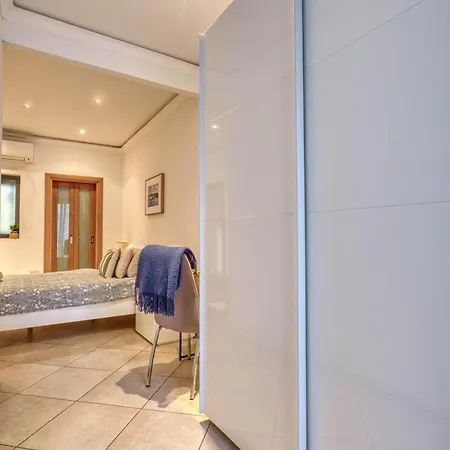 Seafront In Picturesque Spinola Bay Apartman San Ġiljan