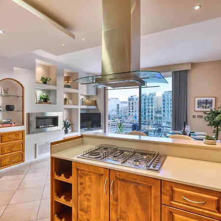 Seafront In Picturesque Spinola Bay Appartement *