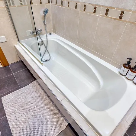 Seafront In Picturesque Spinola Bay Appartement San Ġiljan