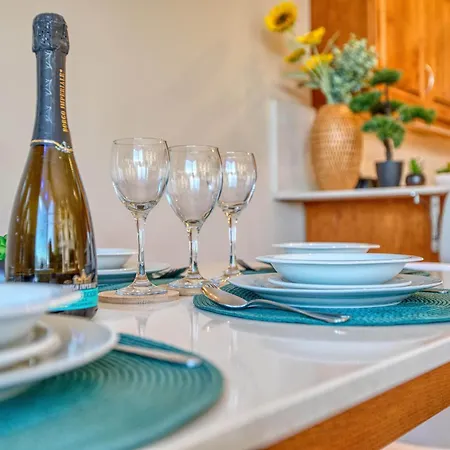 Seafront In Picturesque Spinola Bay Appartement San Ġiljan