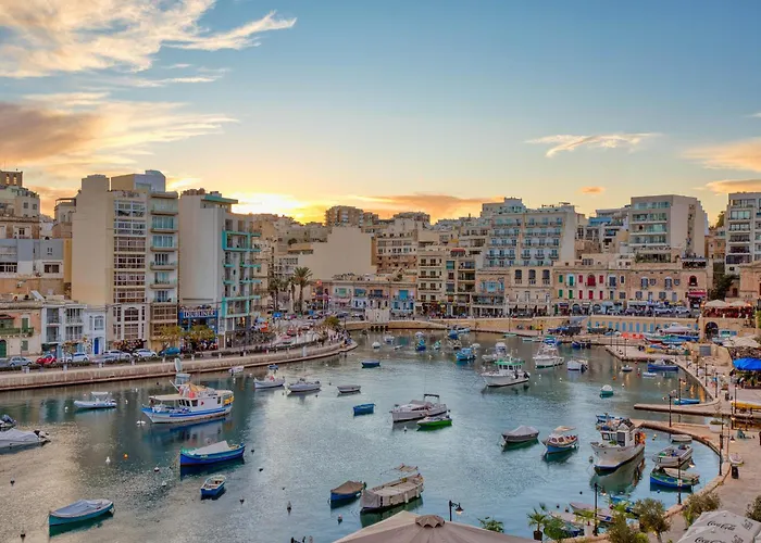 Daire Seafront In Picturesque Spinola Bay