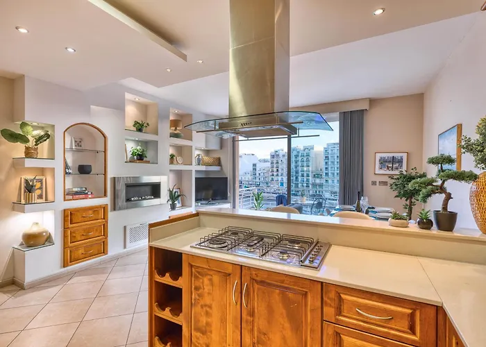 Seafront In Picturesque Spinola Bay Apartment *