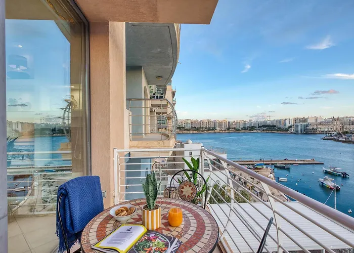 Seafront In Picturesque Spinola Bay Daire *