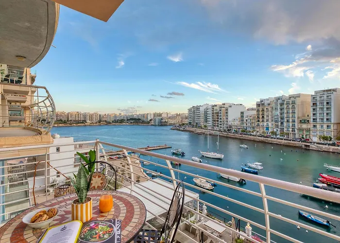 Seafront In Picturesque Spinola Bay Daire Saint Julian's