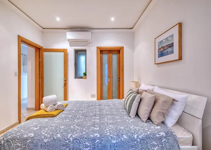 Apartment Seafront In Picturesque Spinola Bay *