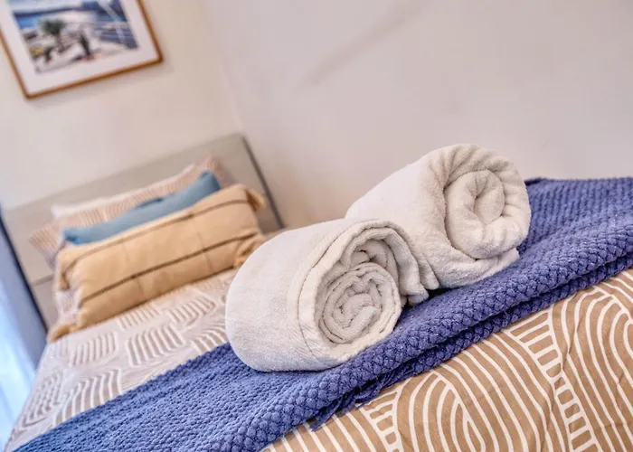 Seafront In Picturesque Spinola Bay Apartment *