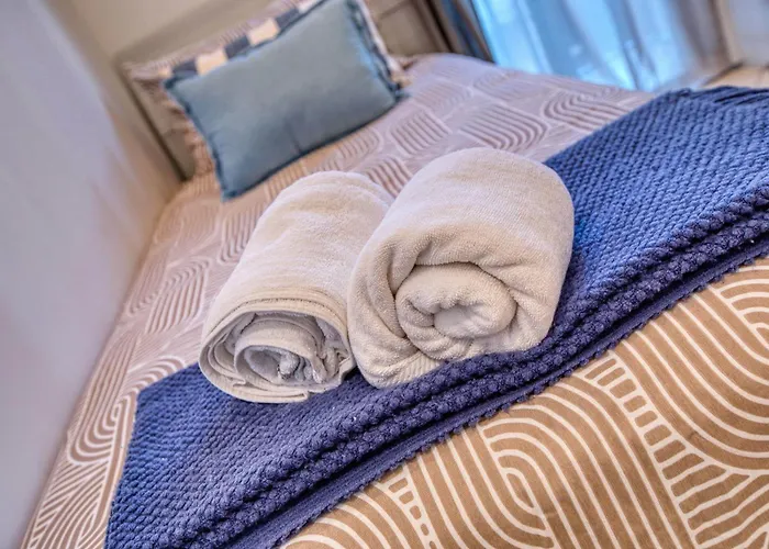 Daire Seafront In Picturesque Spinola Bay *