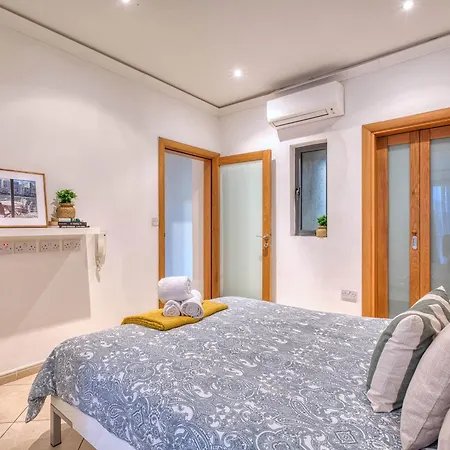 شقة Seafront In Picturesque Spinola Bay سانت جوليان